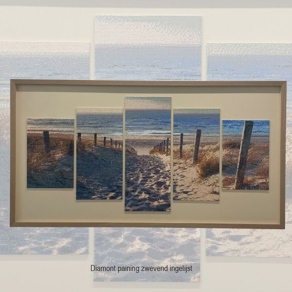 Diamond painting van een strandopgang als vijfluik, zwevend ingelijst