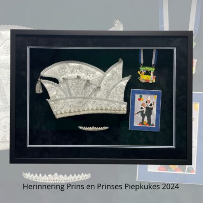 Carnavalsfoto van prins en prinses ingelijst